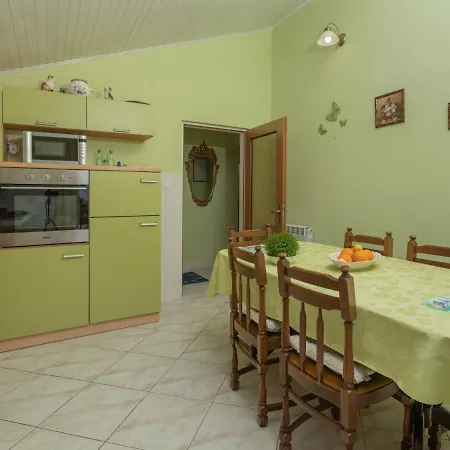 Jukic - Kst135 By Interhome Kaštelir
