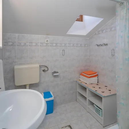 Jukic - Kst135 By Interhome * Kastelir